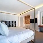 Amara Lincoln - 100M From Camps Bay Beach
