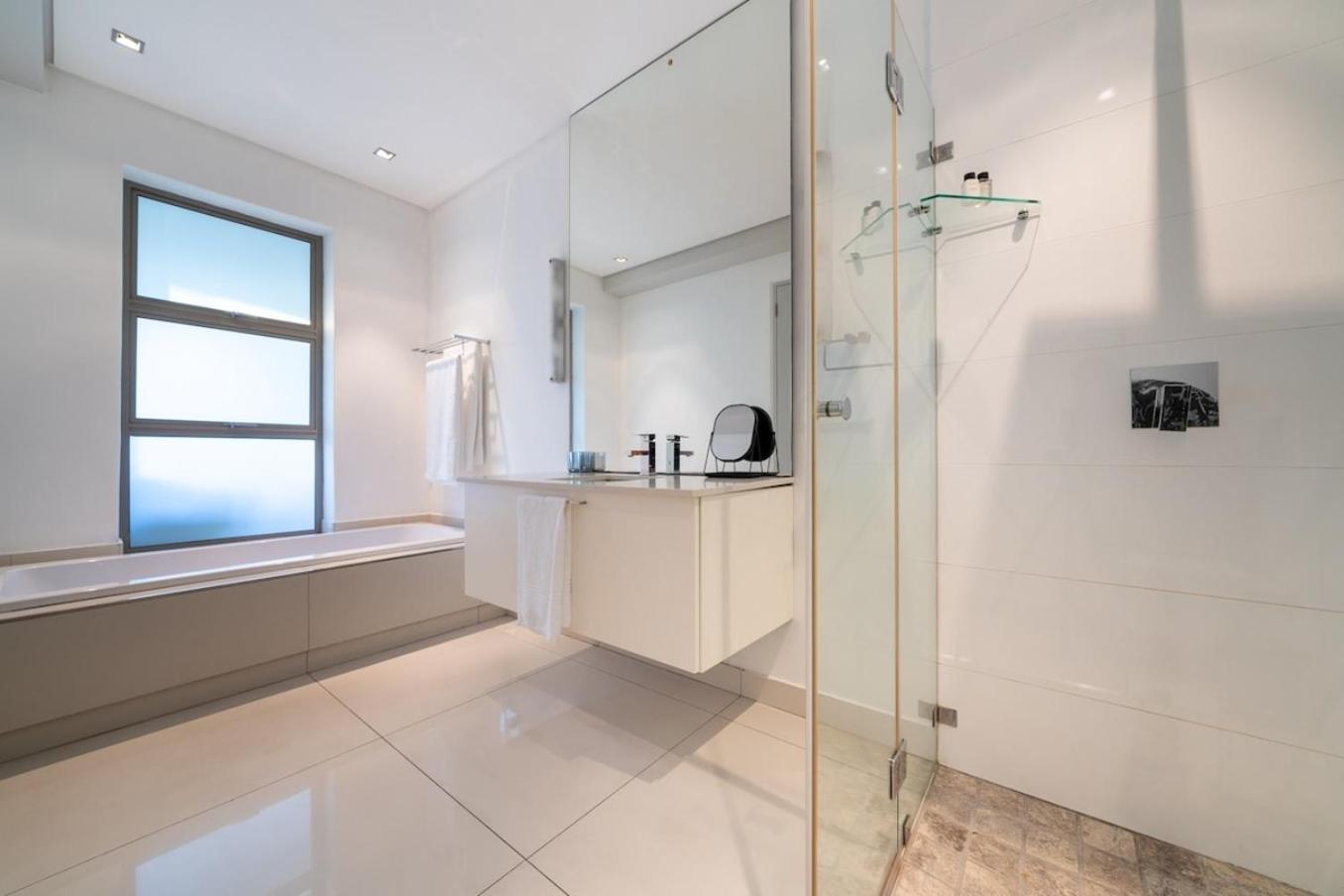 Amara Lincoln - 100m From Camps Bay Villa *