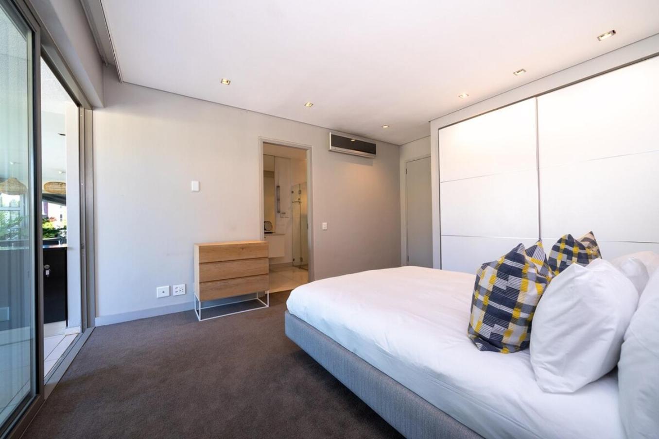 Amara Lincoln - 100m From Camps Bay Villa *
